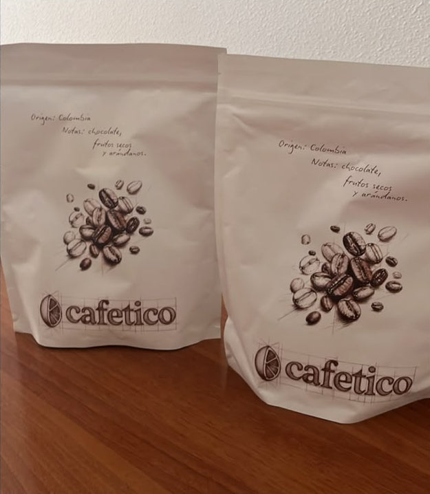 Dos bolsas de Cafetico recién recibidas